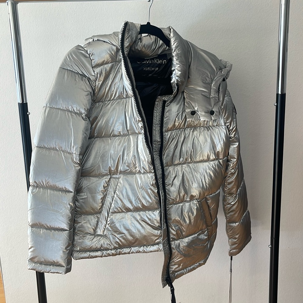 Calvin Klein Water Resistant 7 Degrees Fahrenheit Warmth Factor